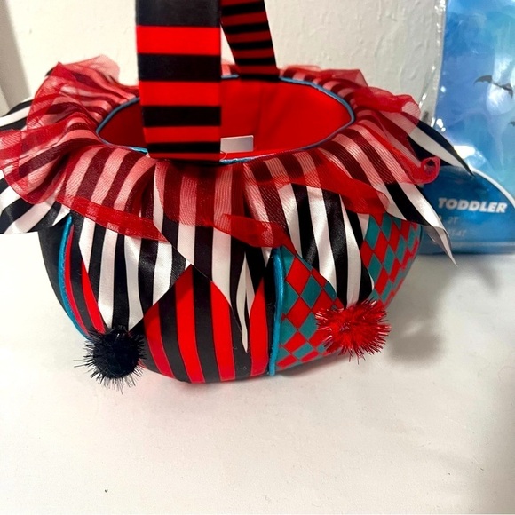 Spirit Halloween Little Girls 3T-4T Carnival Costume Set including Basket - Picture 7 of 8